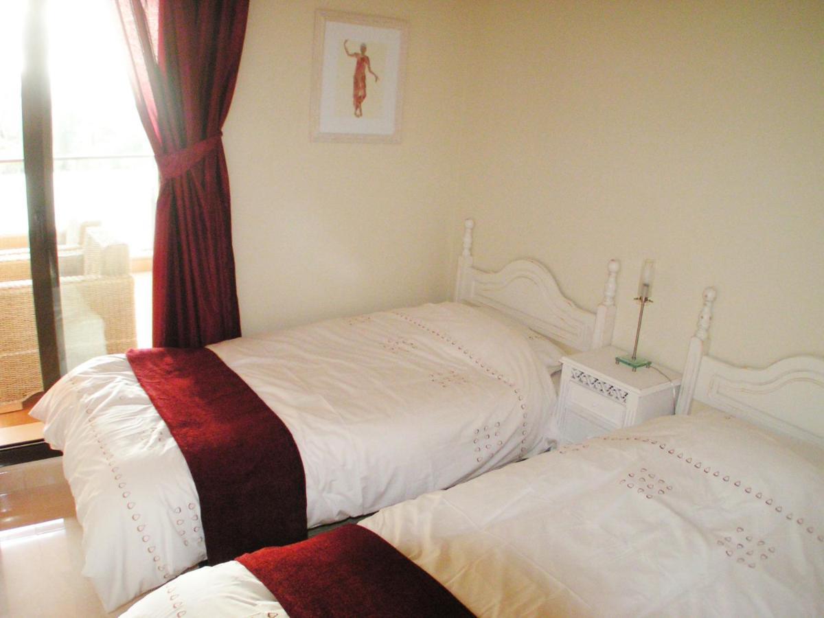 Salinas. Apartment For 4. Terrace/Parking/Pools/Gym/4Mins Beach Estepona Ngoại thất bức ảnh