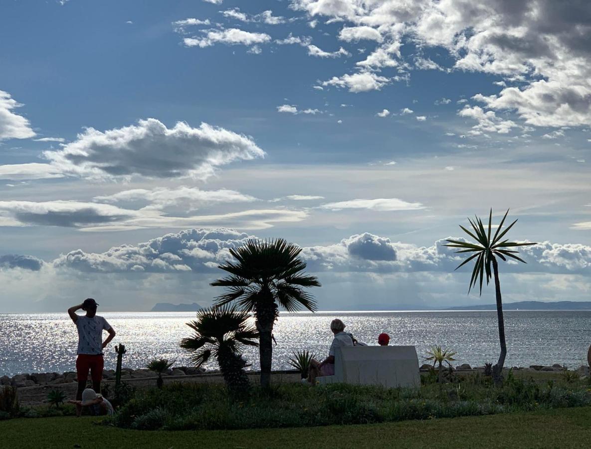 Salinas. Apartment For 4. Terrace/Parking/Pools/Gym/4Mins Beach Estepona Ngoại thất bức ảnh